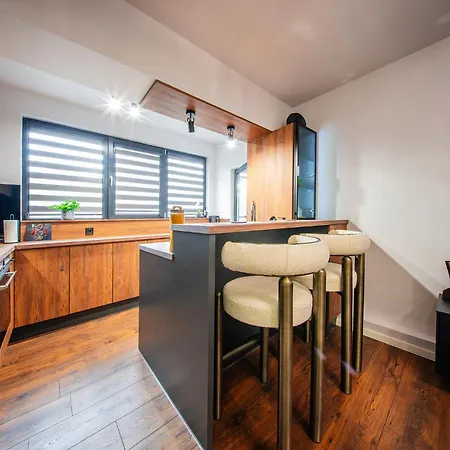 Luxbox * ヴァルナ